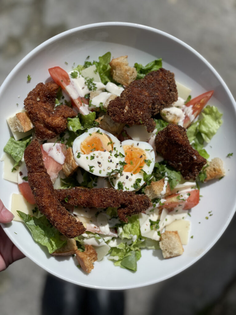 Salade césar faite maison par le chef du restaurant les platanes Pau